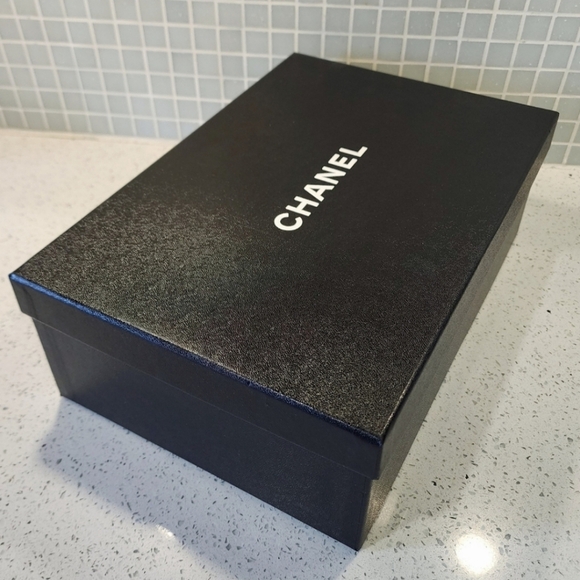 Chanel Shoe Box - Picture 2 of 4